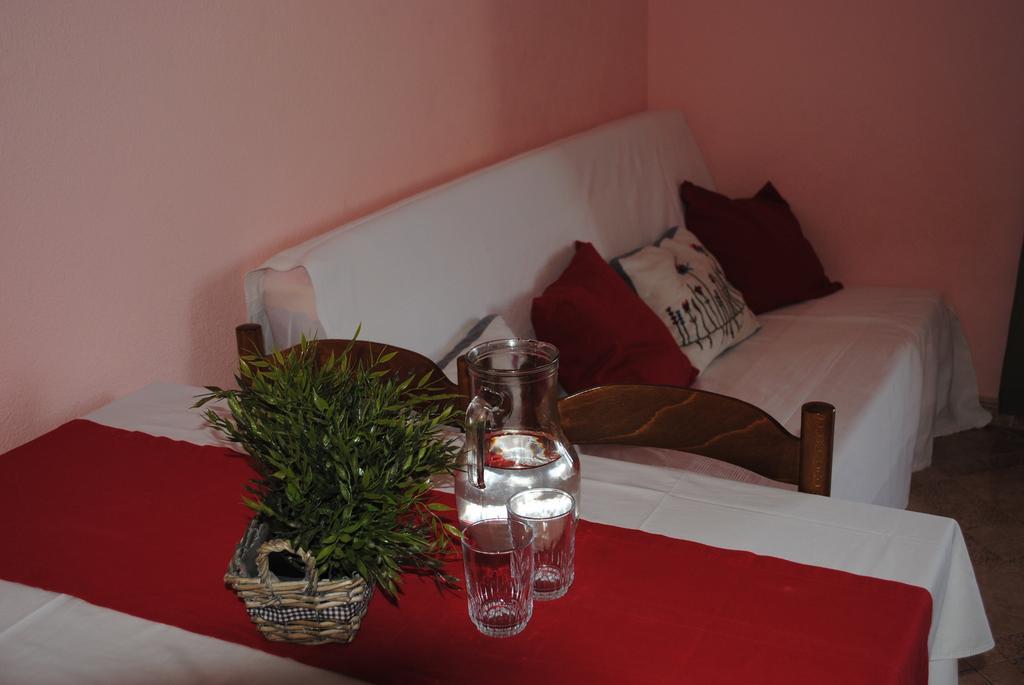 Mime Apartment Mimice